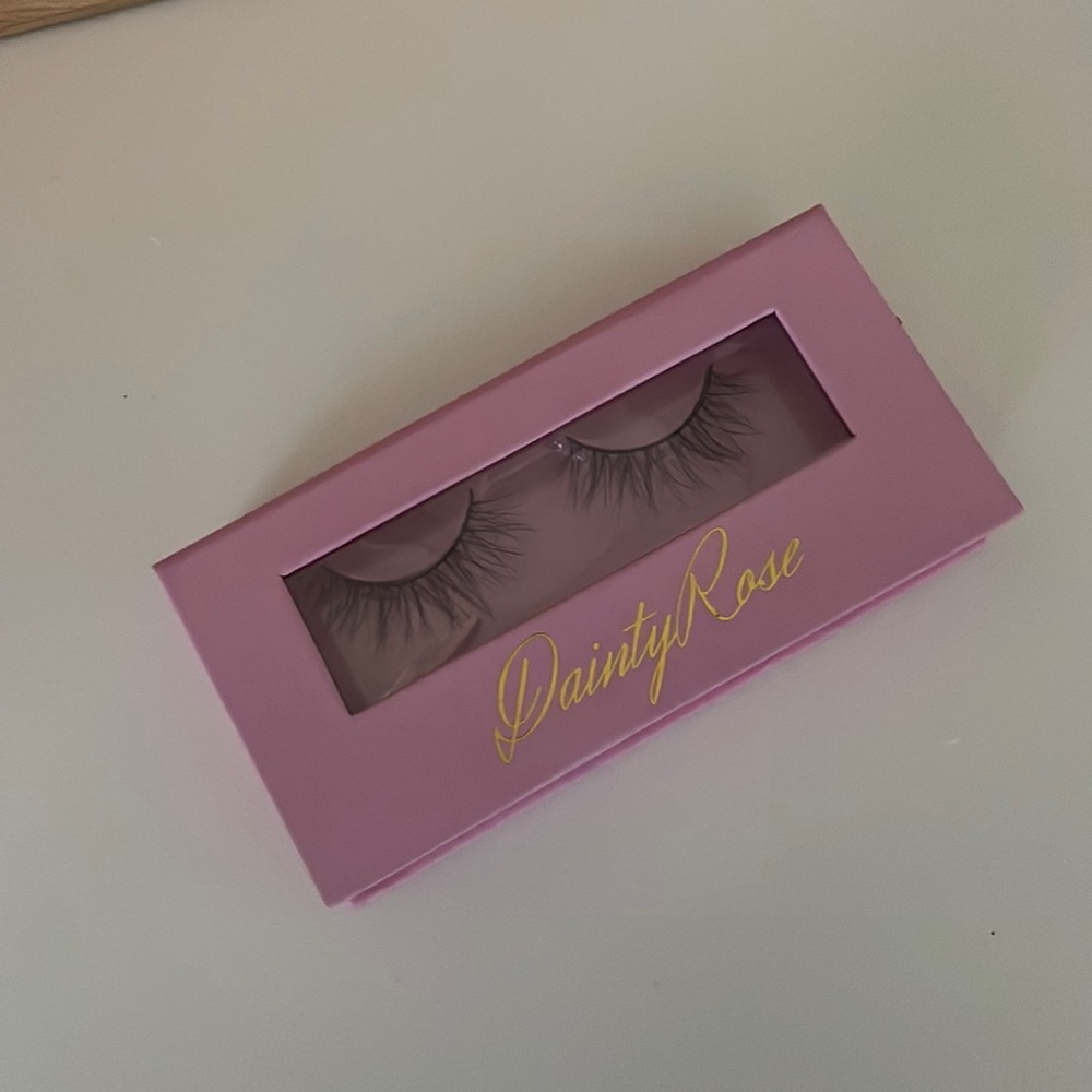 Lashes - Picture 3 of 4